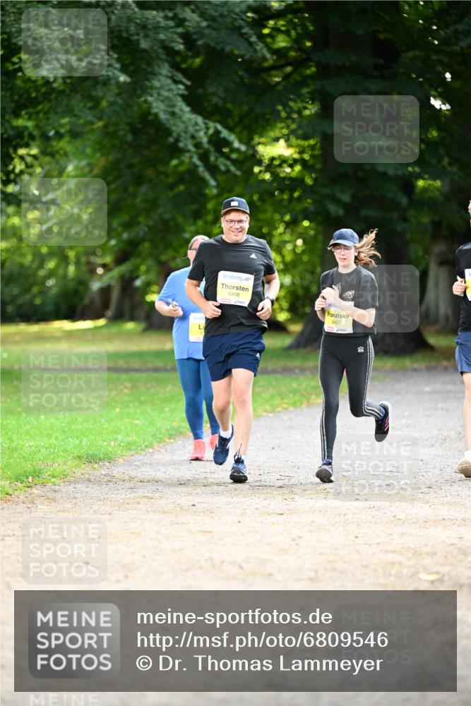 25.08.2024 - 20. Blankeneser Heldenlauf Dr. Thomas Lammeyer http://msf.ph/oto/6809546 25.08.2024 10:26:57 Laufen 6408, 6407 meine-sportfotos.de