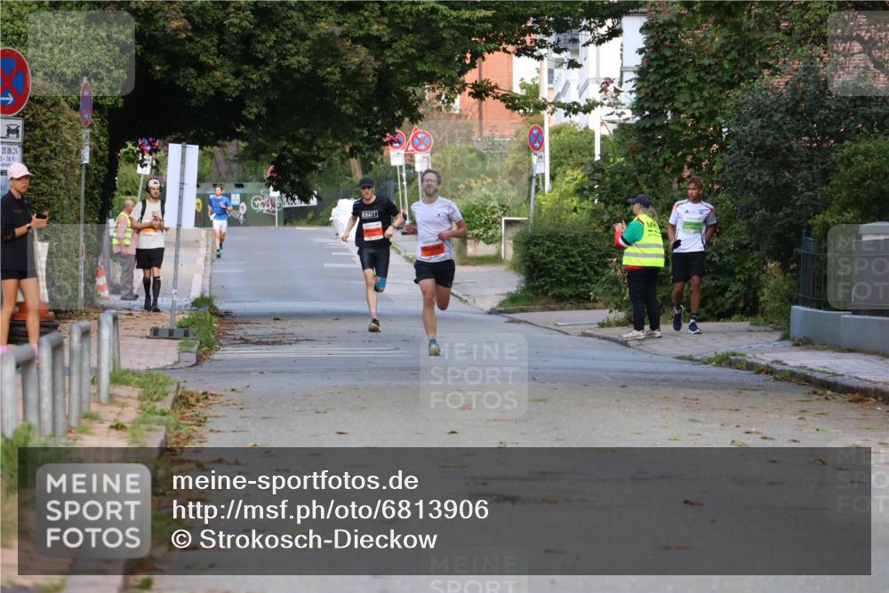 25.08.2024 - 20. Blankeneser Heldenlauf Strokosch-Dieckow http://msf.ph/oto/6813906 25.08.2024 09:34:02 Ziel 158, 235, 270 meine-sportfotos.de