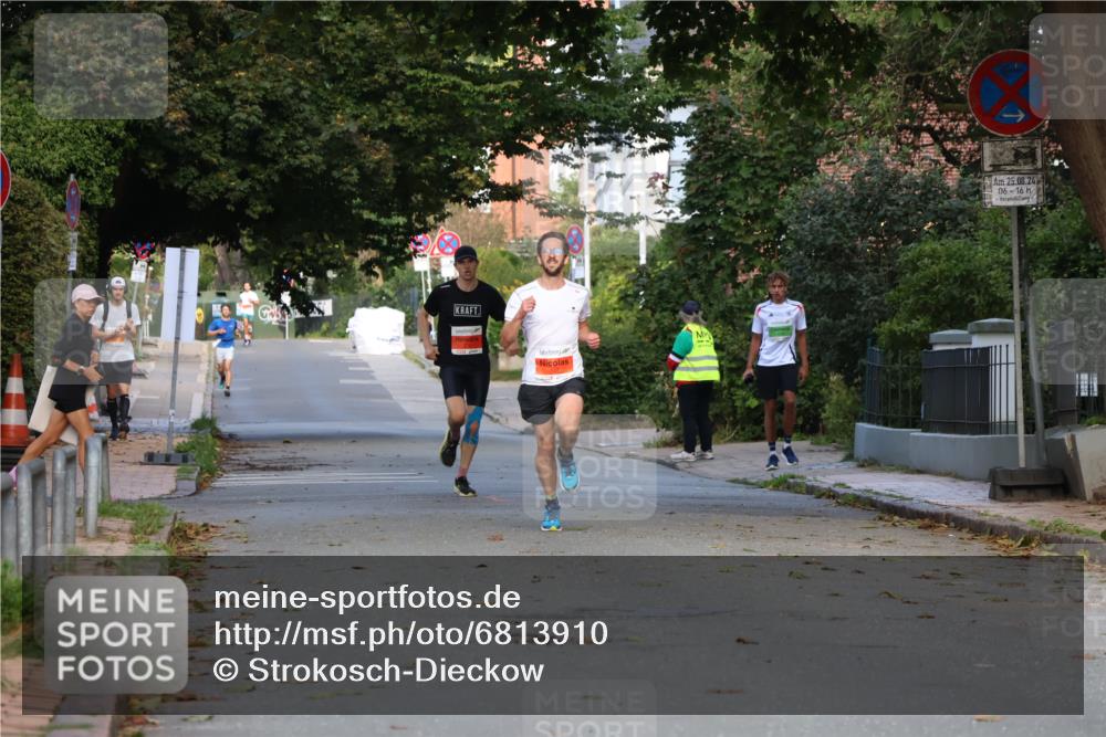 25.08.2024 - 20. Blankeneser Heldenlauf Strokosch-Dieckow http://msf.ph/oto/6813910 25.08.2024 09:34:06 Ziel 158, 235, 270 meine-sportfotos.de