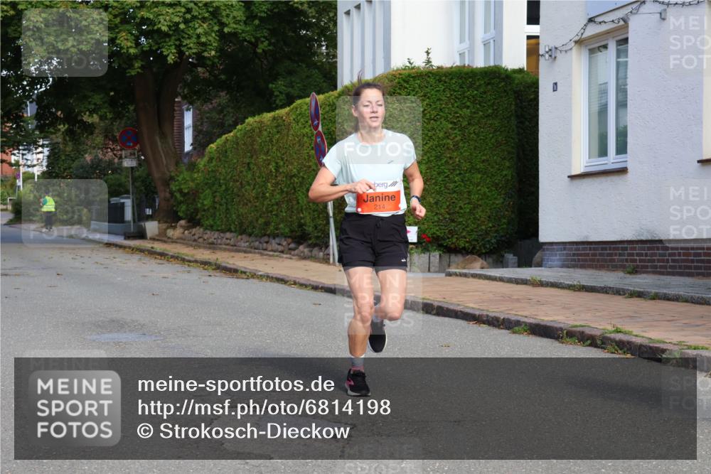 25.08.2024 - 20. Blankeneser Heldenlauf Strokosch-Dieckow http://msf.ph/oto/6814198 25.08.2024 09:36:08 Ziel 214, 215 meine-sportfotos.de