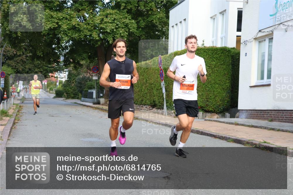 25.08.2024 - 20. Blankeneser Heldenlauf Strokosch-Dieckow http://msf.ph/oto/6814765 25.08.2024 09:40:00 Ziel 220, 221, 233 meine-sportfotos.de