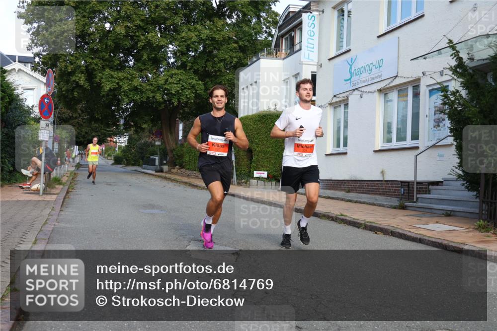 25.08.2024 - 20. Blankeneser Heldenlauf Strokosch-Dieckow http://msf.ph/oto/6814769 25.08.2024 09:40:01 Ziel 220, 221, 233 meine-sportfotos.de