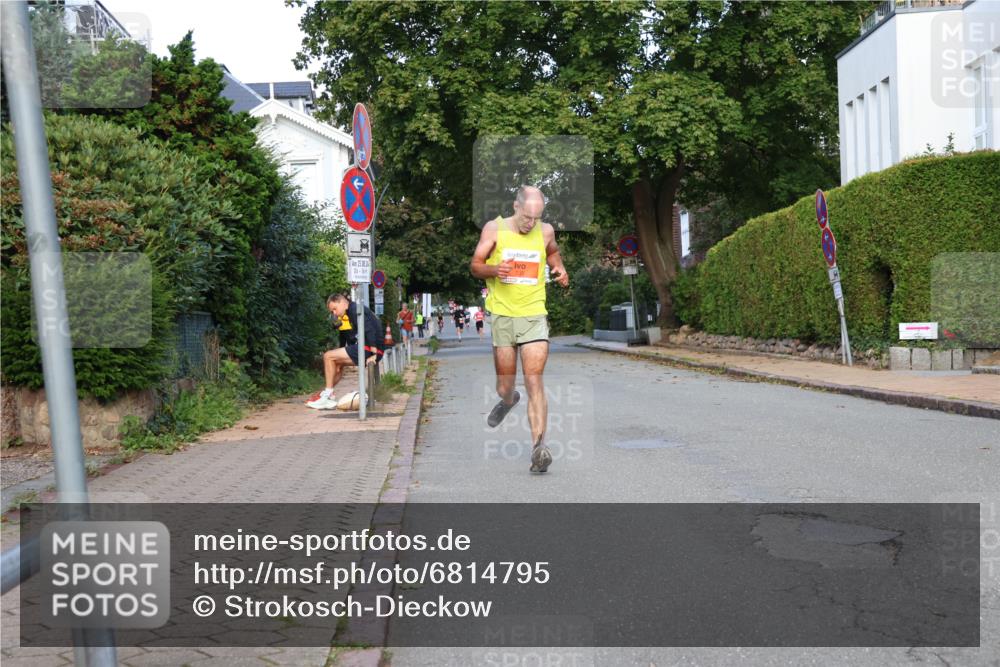 25.08.2024 - 20. Blankeneser Heldenlauf Strokosch-Dieckow http://msf.ph/oto/6814795 25.08.2024 09:40:04 Ziel 220, 221, 233 meine-sportfotos.de