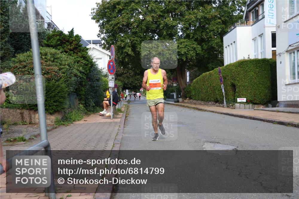 25.08.2024 - 20. Blankeneser Heldenlauf Strokosch-Dieckow http://msf.ph/oto/6814799 25.08.2024 09:40:04 Ziel 220, 221, 233 meine-sportfotos.de