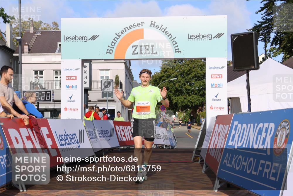 25.08.2024 - 20. Blankeneser Heldenlauf Strokosch-Dieckow http://msf.ph/oto/6815759 25.08.2024 09:37:02 Ziel 285 meine-sportfotos.de