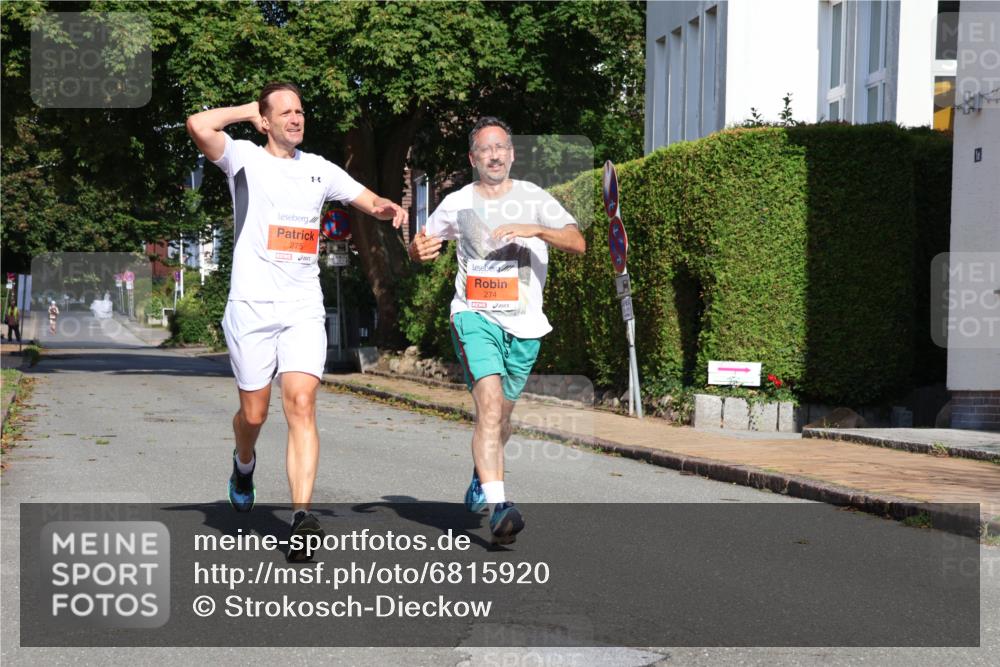 25.08.2024 - 20. Blankeneser Heldenlauf Strokosch-Dieckow http://msf.ph/oto/6815920 25.08.2024 09:43:09 Ziel 113, 274, 275 meine-sportfotos.de