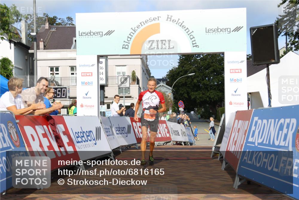 25.08.2024 - 20. Blankeneser Heldenlauf Strokosch-Dieckow http://msf.ph/oto/6816165 25.08.2024 09:38:24 Ziel 205 meine-sportfotos.de