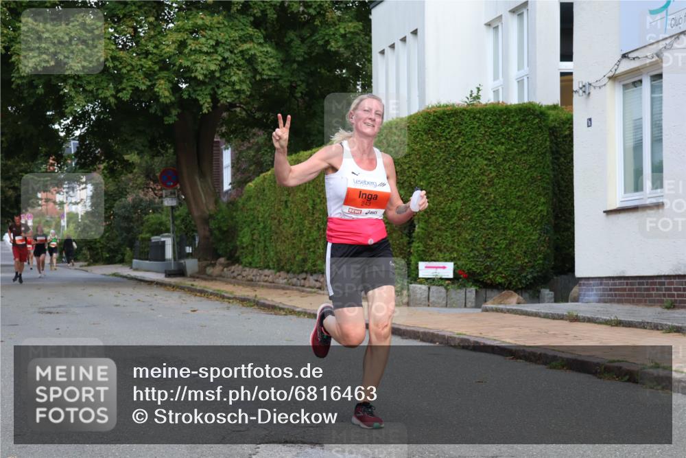 25.08.2024 - 20. Blankeneser Heldenlauf Strokosch-Dieckow http://msf.ph/oto/6816463 25.08.2024 09:45:37 Ziel 188, 243, 249, 266, 271, 273 meine-sportfotos.de