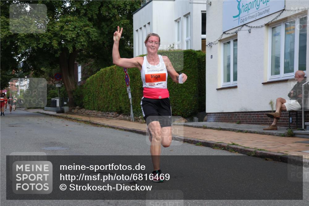 25.08.2024 - 20. Blankeneser Heldenlauf Strokosch-Dieckow http://msf.ph/oto/6816469 25.08.2024 09:45:37 Ziel 188, 243, 249, 266, 271, 273 meine-sportfotos.de