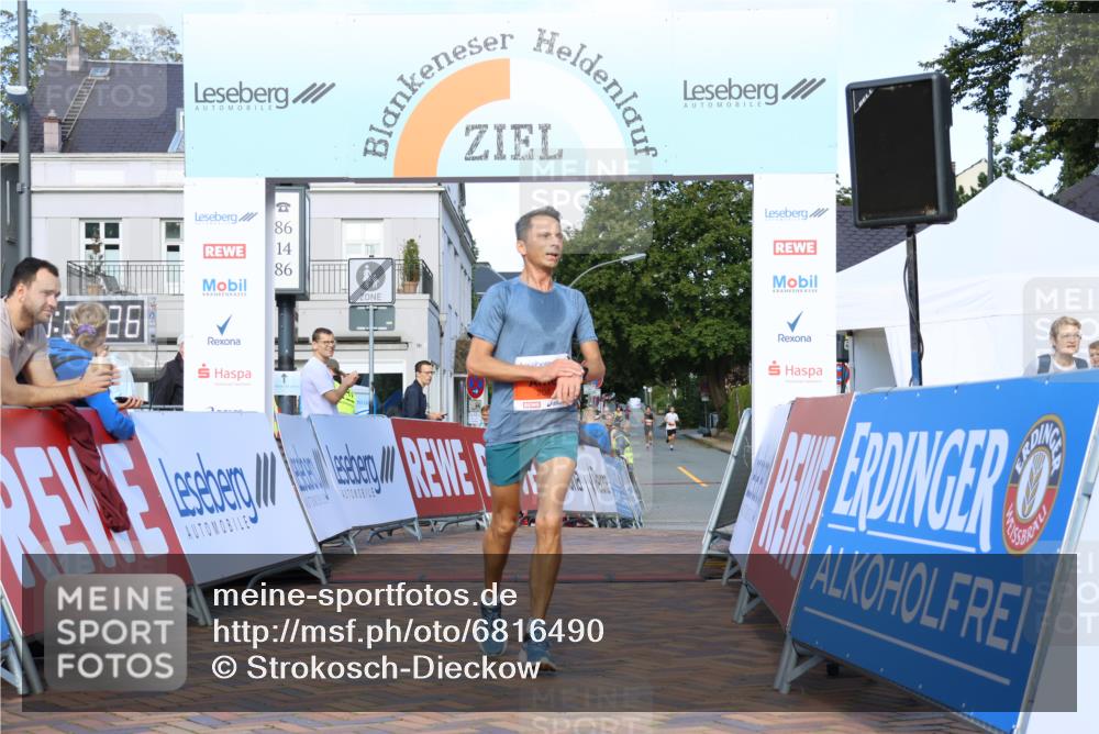 25.08.2024 - 20. Blankeneser Heldenlauf Strokosch-Dieckow http://msf.ph/oto/6816490 25.08.2024 09:39:59 Ziel 208 meine-sportfotos.de