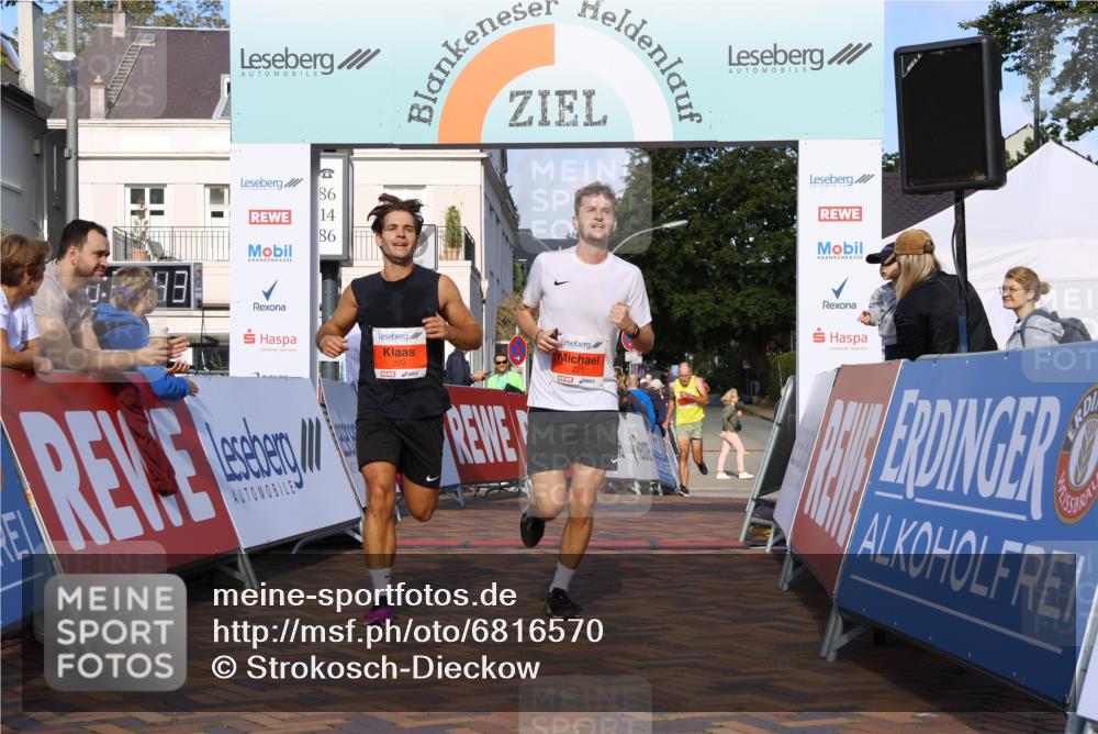 25.08.2024 - 20. Blankeneser Heldenlauf Strokosch-Dieckow http://msf.ph/oto/6816570 25.08.2024 09:40:16 Ziel 220, 221, 233 meine-sportfotos.de