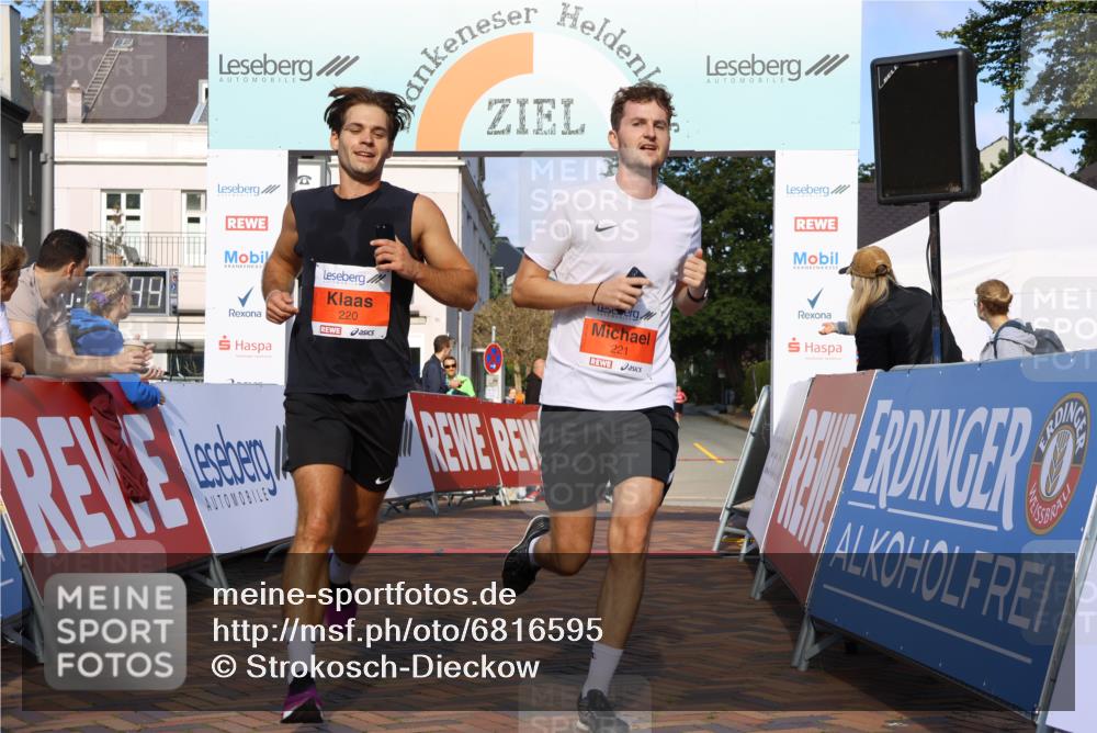 25.08.2024 - 20. Blankeneser Heldenlauf Strokosch-Dieckow http://msf.ph/oto/6816595 25.08.2024 09:40:17 Ziel 220, 221, 233 meine-sportfotos.de