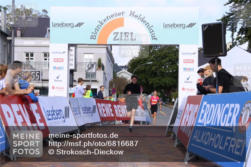 25.08.2024 - 20. Blankeneser Heldenlauf Strokosch-Dieckow http://msf.ph/oto/6816687 25.08.2024 09:40:28 Ziel 140, 198, 233 meine-sportfotos.de