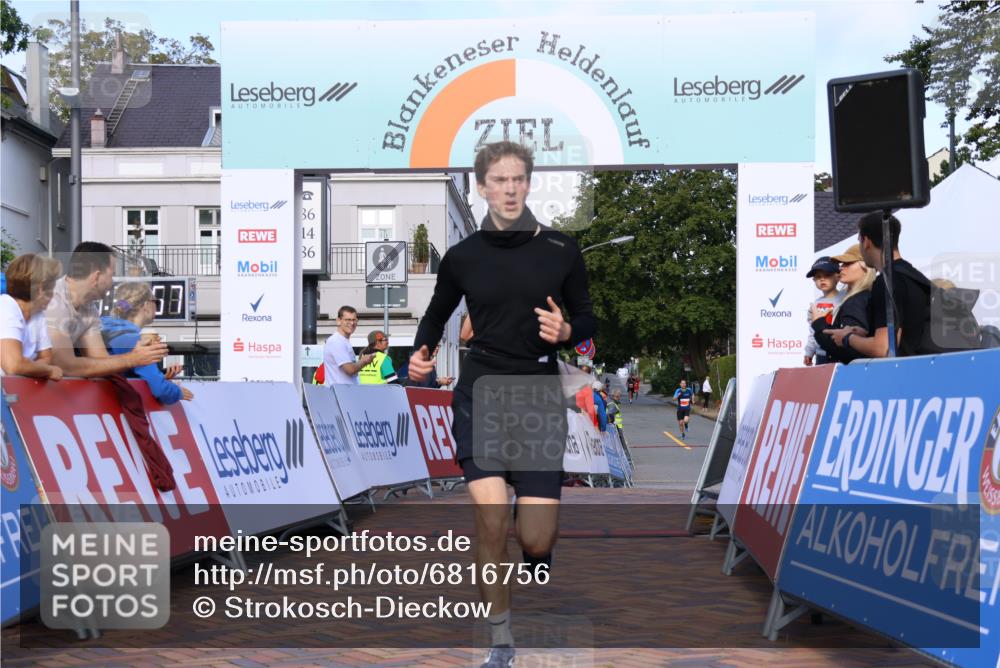 25.08.2024 - 20. Blankeneser Heldenlauf Strokosch-Dieckow http://msf.ph/oto/6816756 25.08.2024 09:40:30 Ziel 140, 198 meine-sportfotos.de