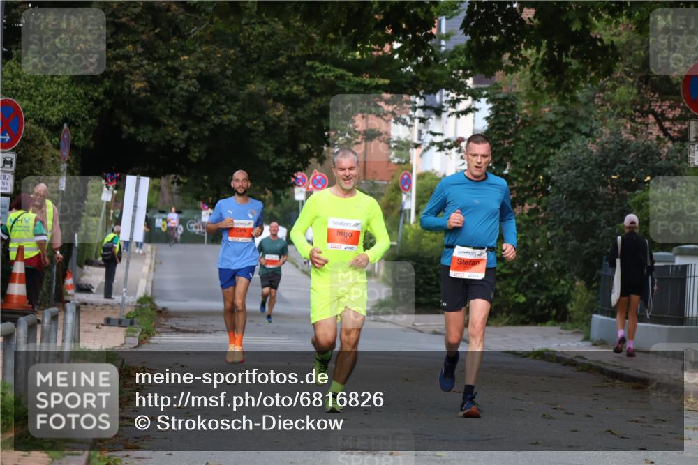25.08.2024 - 20. Blankeneser Heldenlauf Strokosch-Dieckow http://msf.ph/oto/6816826 25.08.2024 09:47:00 Ziel 179, 239, 240, 251 meine-sportfotos.de