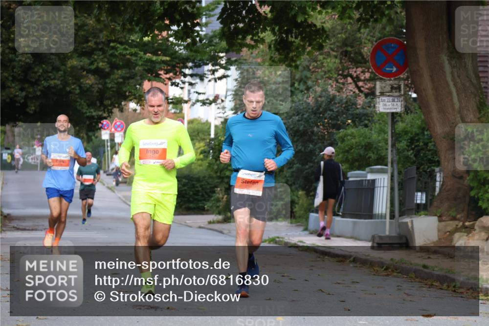 25.08.2024 - 20. Blankeneser Heldenlauf Strokosch-Dieckow http://msf.ph/oto/6816830 25.08.2024 09:47:01 Ziel 179, 239, 240, 251 meine-sportfotos.de