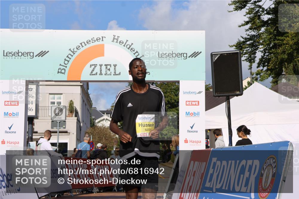 25.08.2024 - 20. Blankeneser Heldenlauf Strokosch-Dieckow http://msf.ph/oto/6816942 25.08.2024 10:13:10 Ziel 6208 meine-sportfotos.de