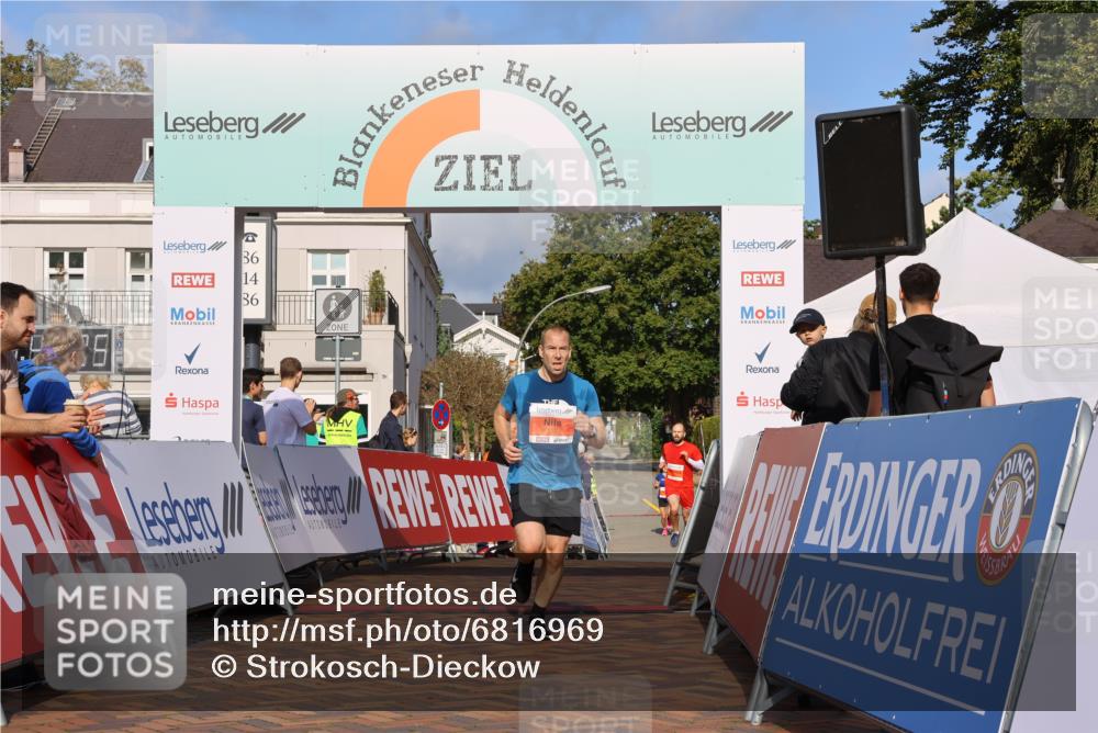 25.08.2024 - 20. Blankeneser Heldenlauf Strokosch-Dieckow http://msf.ph/oto/6816969 25.08.2024 09:40:59 Ziel 137, 152, 204 meine-sportfotos.de