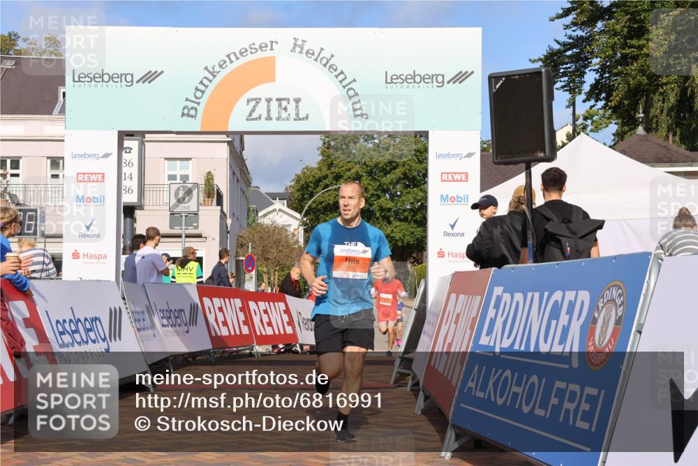 25.08.2024 - 20. Blankeneser Heldenlauf Strokosch-Dieckow http://msf.ph/oto/6816991 25.08.2024 09:40:59 Ziel 137, 152, 204 meine-sportfotos.de