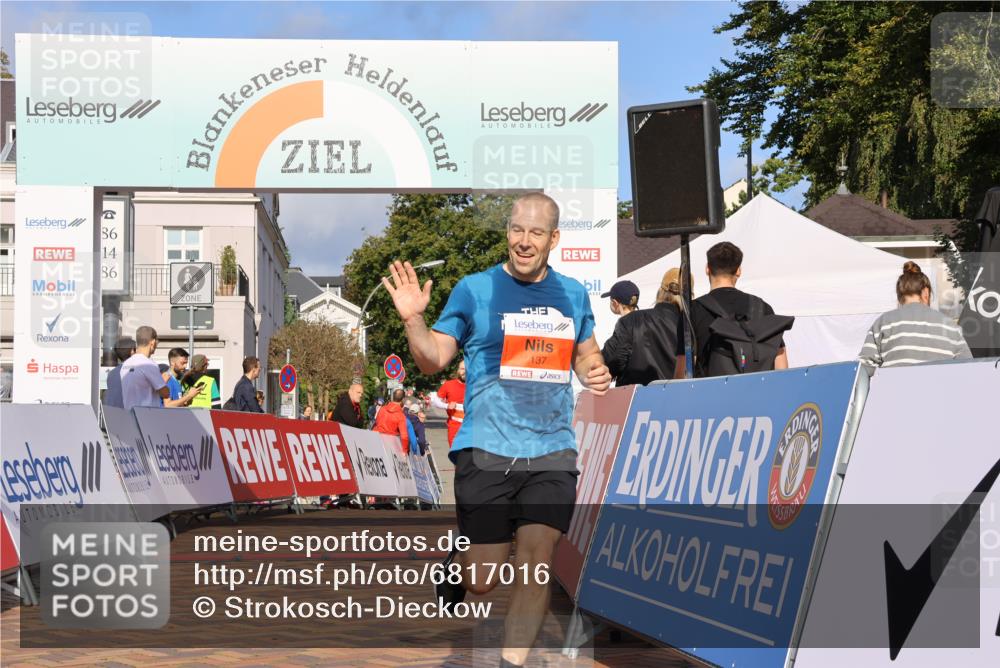 25.08.2024 - 20. Blankeneser Heldenlauf Strokosch-Dieckow http://msf.ph/oto/6817016 25.08.2024 09:41:00 Ziel 137, 152, 204 meine-sportfotos.de