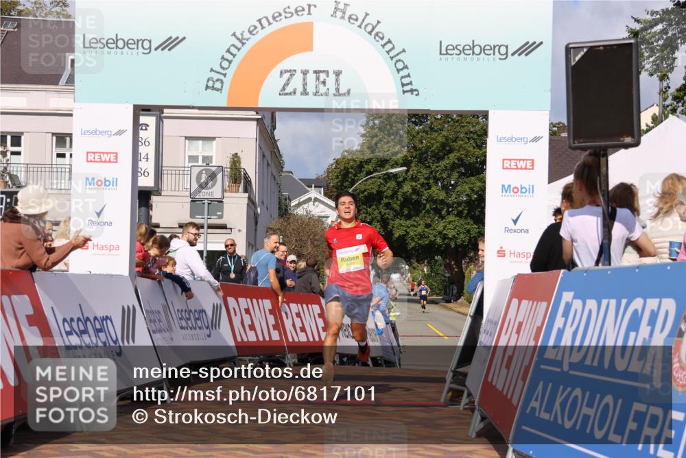 25.08.2024 - 20. Blankeneser Heldenlauf Strokosch-Dieckow http://msf.ph/oto/6817101 25.08.2024 10:14:28 Ziel 6389, 6504 meine-sportfotos.de