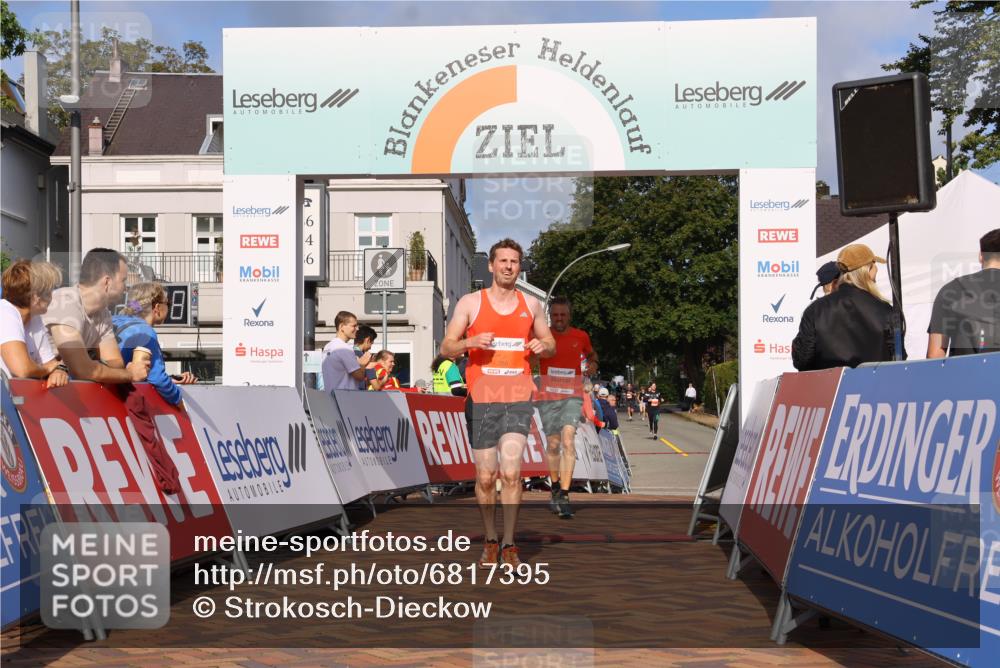 25.08.2024 - 20. Blankeneser Heldenlauf Strokosch-Dieckow http://msf.ph/oto/6817395 25.08.2024 09:41:52 Ziel 105, 121, 288 meine-sportfotos.de