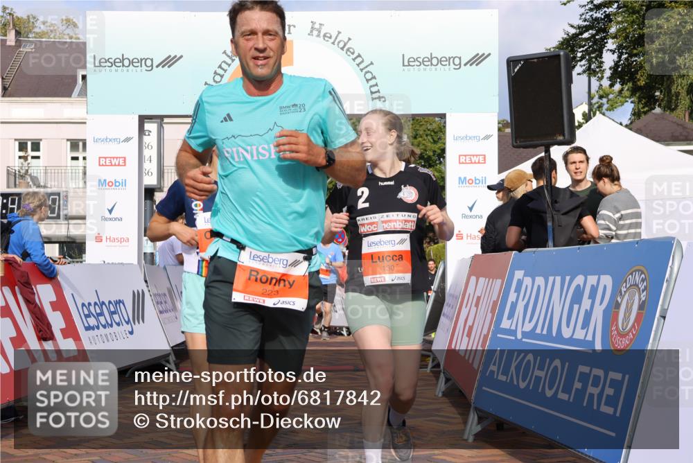 25.08.2024 - 20. Blankeneser Heldenlauf Strokosch-Dieckow http://msf.ph/oto/6817842 25.08.2024 09:42:23 Ziel 110, 130, 167, 175, 223 meine-sportfotos.de
