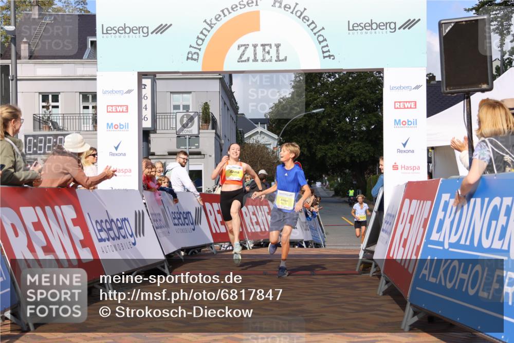 25.08.2024 - 20. Blankeneser Heldenlauf Strokosch-Dieckow http://msf.ph/oto/6817847 25.08.2024 10:17:21 Ziel 6273, 6457, 6459 meine-sportfotos.de