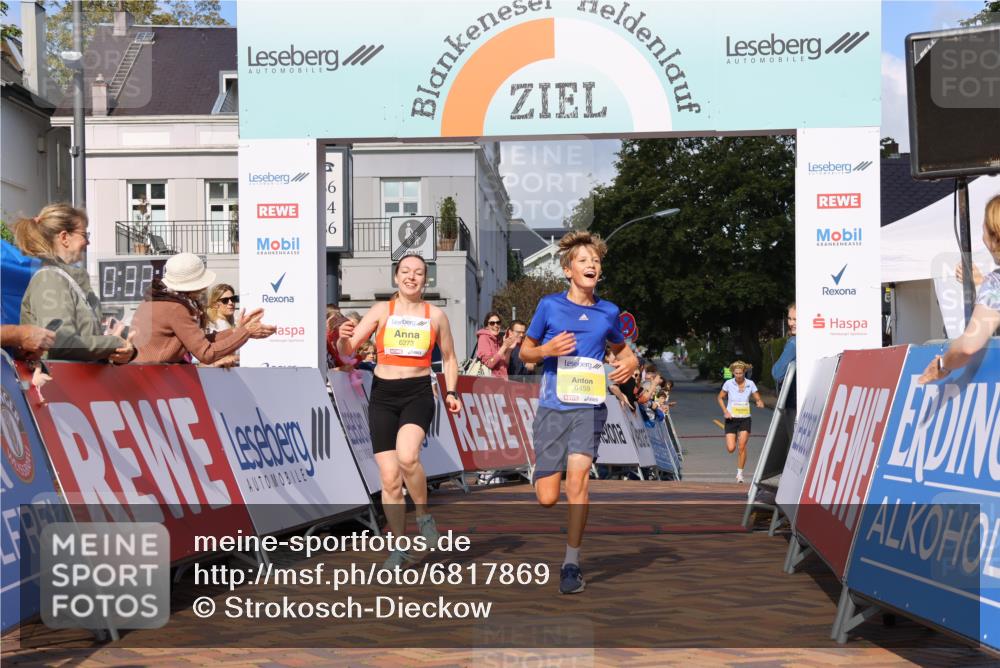 25.08.2024 - 20. Blankeneser Heldenlauf Strokosch-Dieckow http://msf.ph/oto/6817869 25.08.2024 10:17:21 Ziel 6273, 6457, 6459 meine-sportfotos.de