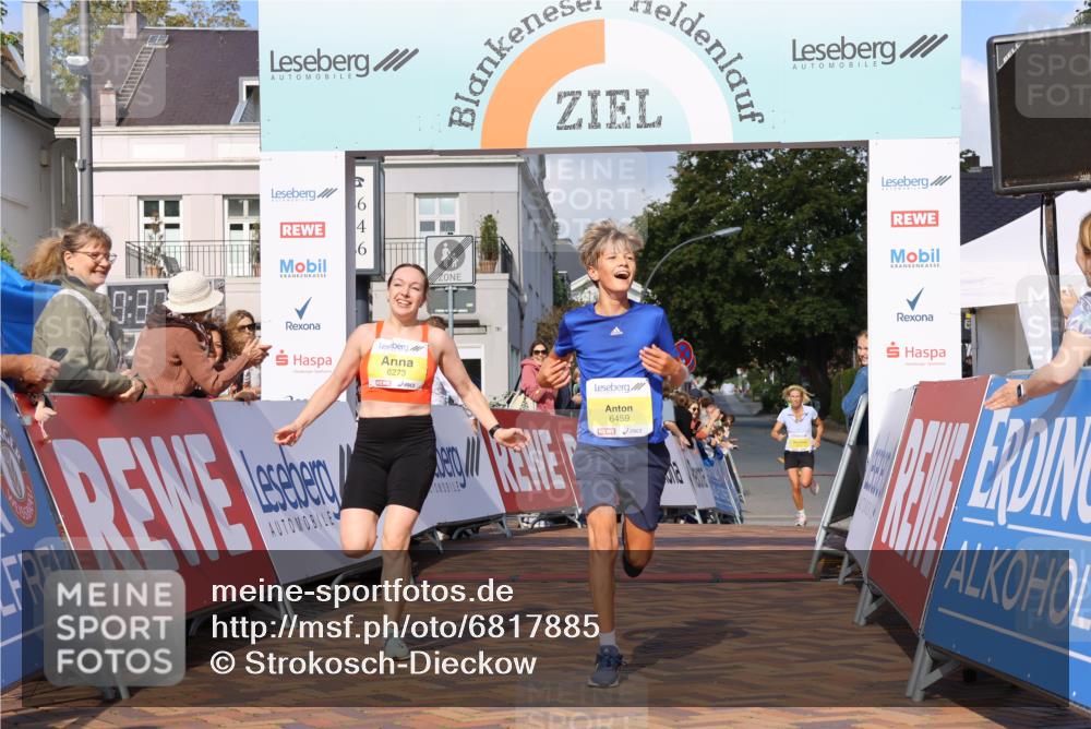 25.08.2024 - 20. Blankeneser Heldenlauf Strokosch-Dieckow http://msf.ph/oto/6817885 25.08.2024 10:17:22 Ziel 6273, 6457, 6459 meine-sportfotos.de