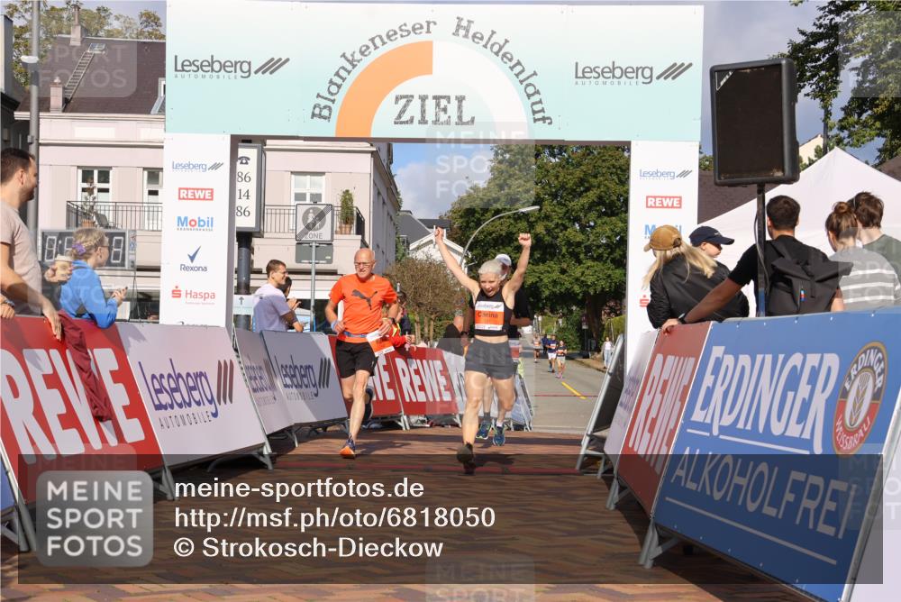 25.08.2024 - 20. Blankeneser Heldenlauf Strokosch-Dieckow http://msf.ph/oto/6818050 25.08.2024 09:42:51 Ziel 142, 191, 222 meine-sportfotos.de