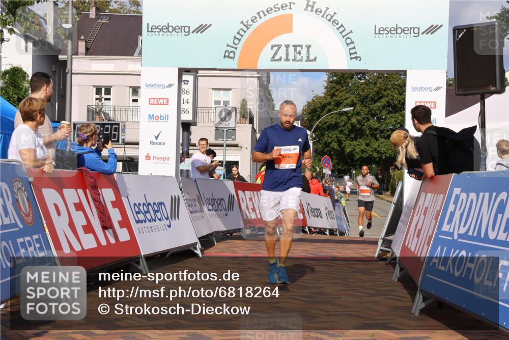 25.08.2024 - 20. Blankeneser Heldenlauf Strokosch-Dieckow http://msf.ph/oto/6818264 25.08.2024 09:43:09 Ziel 193, 272, 281 meine-sportfotos.de