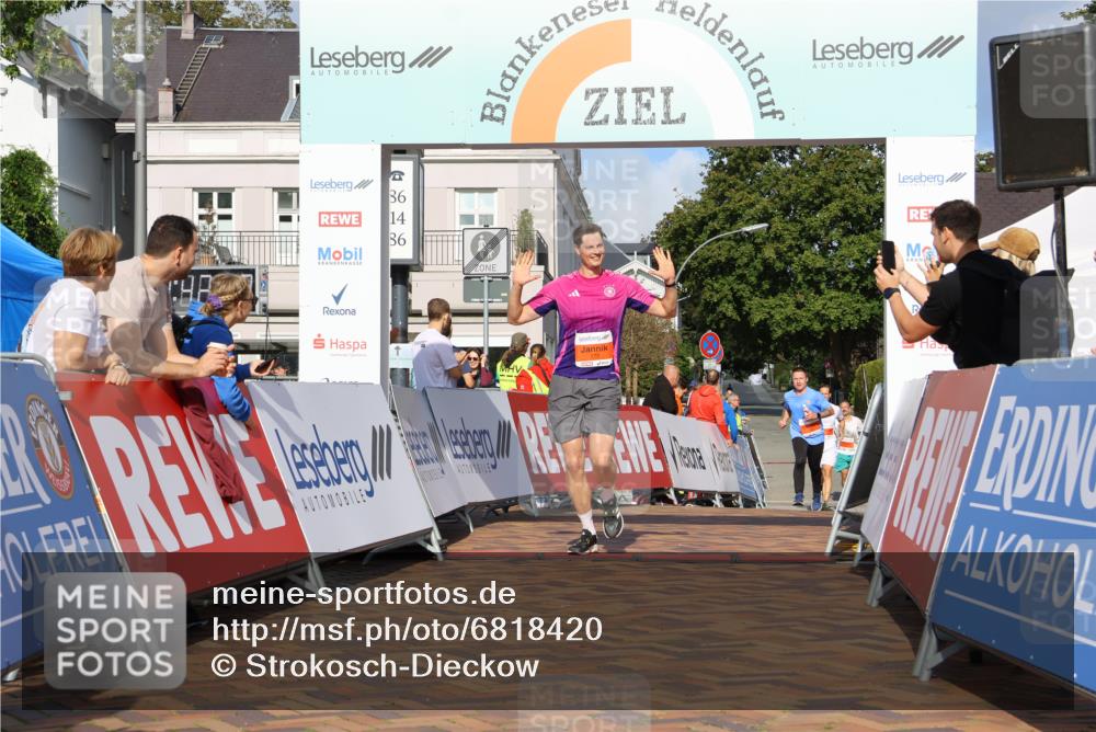 25.08.2024 - 20. Blankeneser Heldenlauf Strokosch-Dieckow http://msf.ph/oto/6818420 25.08.2024 09:43:20 Ziel 113, 170, 272, 275 meine-sportfotos.de
