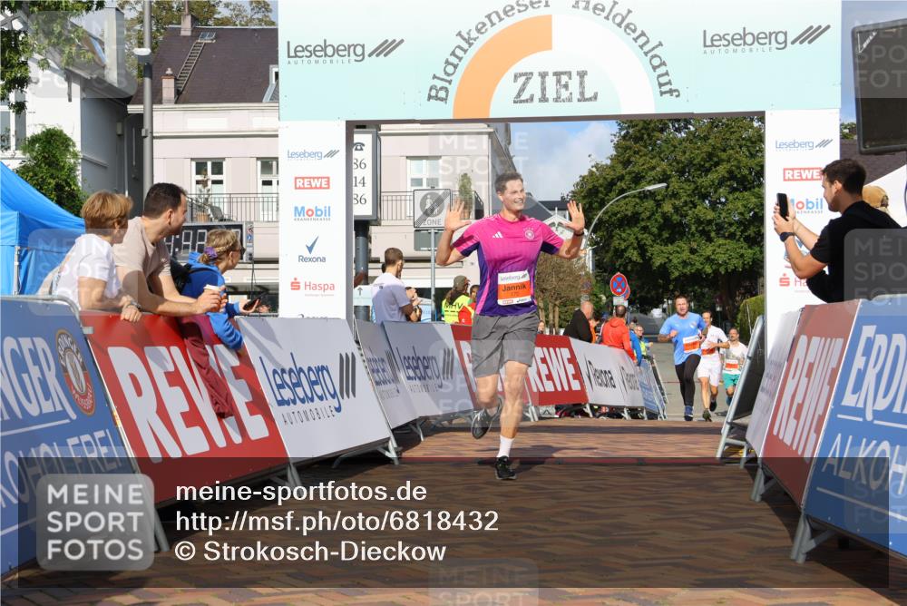 25.08.2024 - 20. Blankeneser Heldenlauf Strokosch-Dieckow http://msf.ph/oto/6818432 25.08.2024 09:43:20 Ziel 113, 170, 272, 275 meine-sportfotos.de