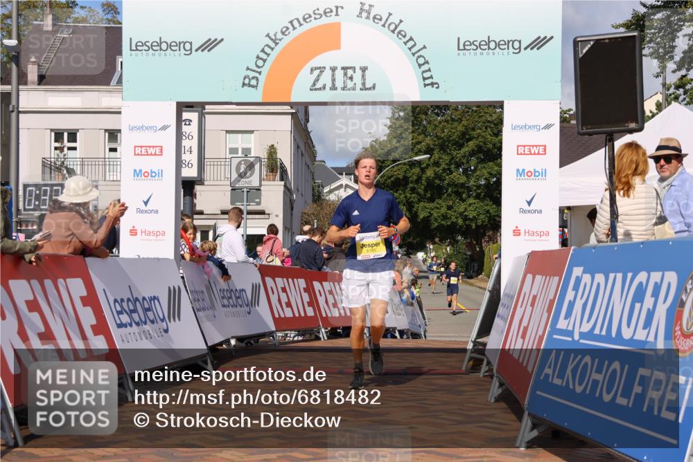 25.08.2024 - 20. Blankeneser Heldenlauf Strokosch-Dieckow http://msf.ph/oto/6818482 25.08.2024 10:18:48 Ziel 6185 meine-sportfotos.de