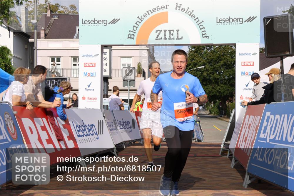 25.08.2024 - 20. Blankeneser Heldenlauf Strokosch-Dieckow http://msf.ph/oto/6818507 25.08.2024 09:43:25 Ziel 113, 170, 274, 275 meine-sportfotos.de