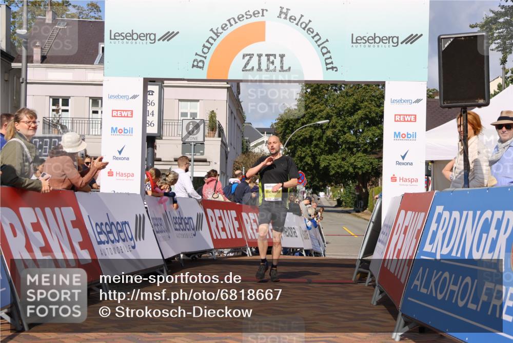 25.08.2024 - 20. Blankeneser Heldenlauf Strokosch-Dieckow http://msf.ph/oto/6818667 25.08.2024 10:19:09 Ziel 6141, 6216 meine-sportfotos.de