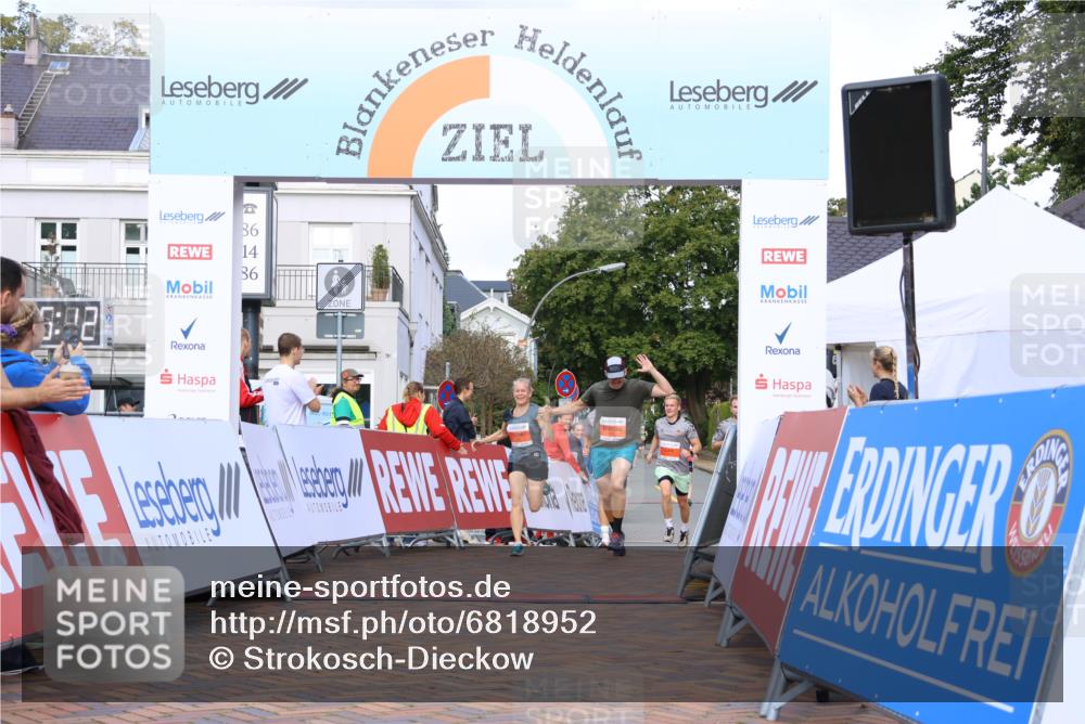 25.08.2024 - 20. Blankeneser Heldenlauf Strokosch-Dieckow http://msf.ph/oto/6818952 25.08.2024 09:45:46 Ziel 101, 171, 247, 266, 271, 273 meine-sportfotos.de