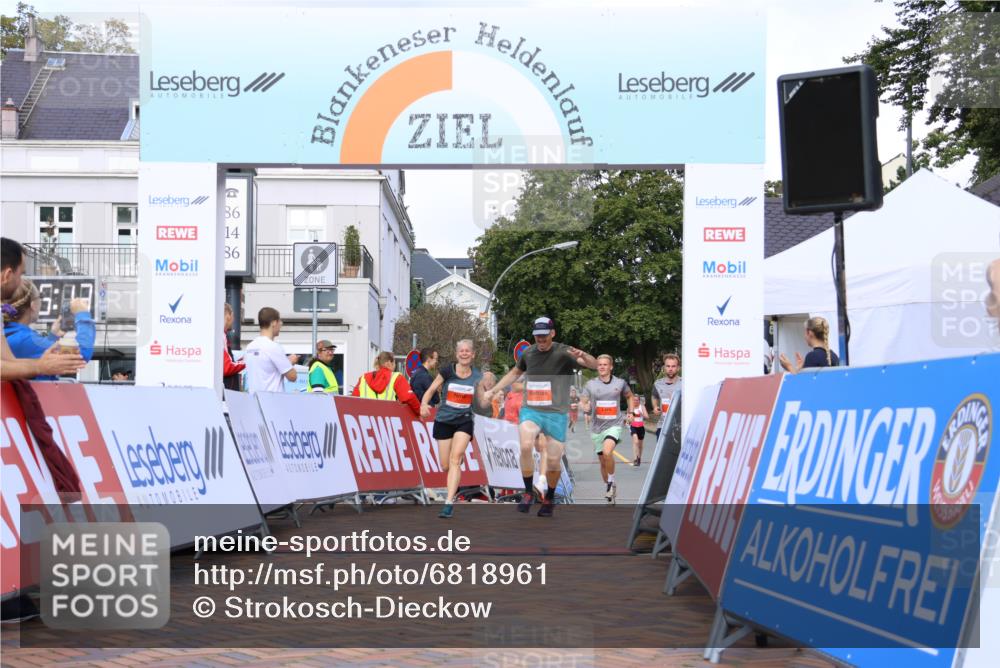 25.08.2024 - 20. Blankeneser Heldenlauf Strokosch-Dieckow http://msf.ph/oto/6818961 25.08.2024 09:45:46 Ziel 101, 171, 247, 266, 271, 273 meine-sportfotos.de