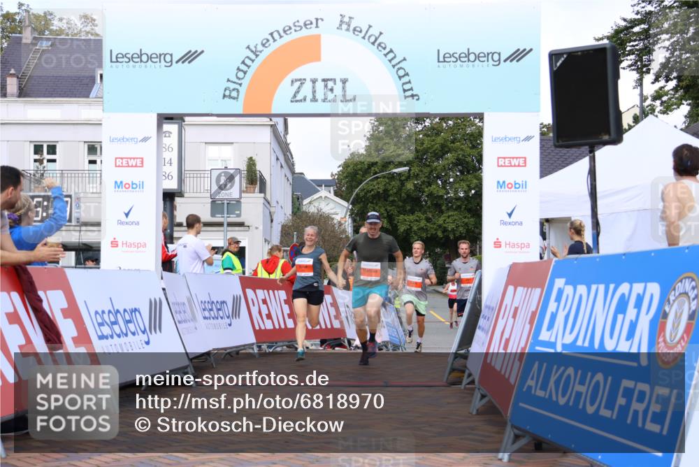 25.08.2024 - 20. Blankeneser Heldenlauf Strokosch-Dieckow http://msf.ph/oto/6818970 25.08.2024 09:45:46 Ziel 101, 171, 247, 266, 271, 273 meine-sportfotos.de