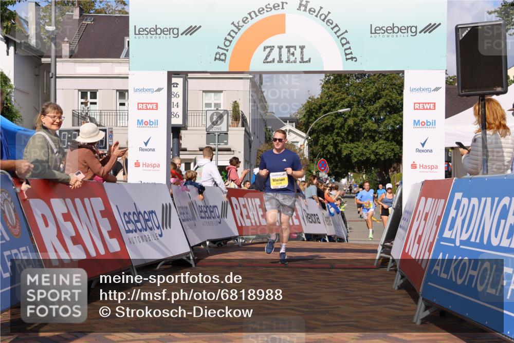 25.08.2024 - 20. Blankeneser Heldenlauf Strokosch-Dieckow http://msf.ph/oto/6818988 25.08.2024 10:20:35 Ziel 6148, 6207, 6293, 6513 meine-sportfotos.de