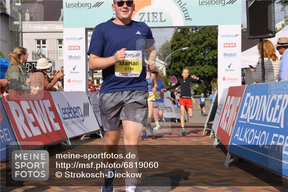 25.08.2024 - 20. Blankeneser Heldenlauf Strokosch-Dieckow http://msf.ph/oto/6819060 25.08.2024 10:20:38 Ziel 6148, 6207, 6293, 6513 meine-sportfotos.de