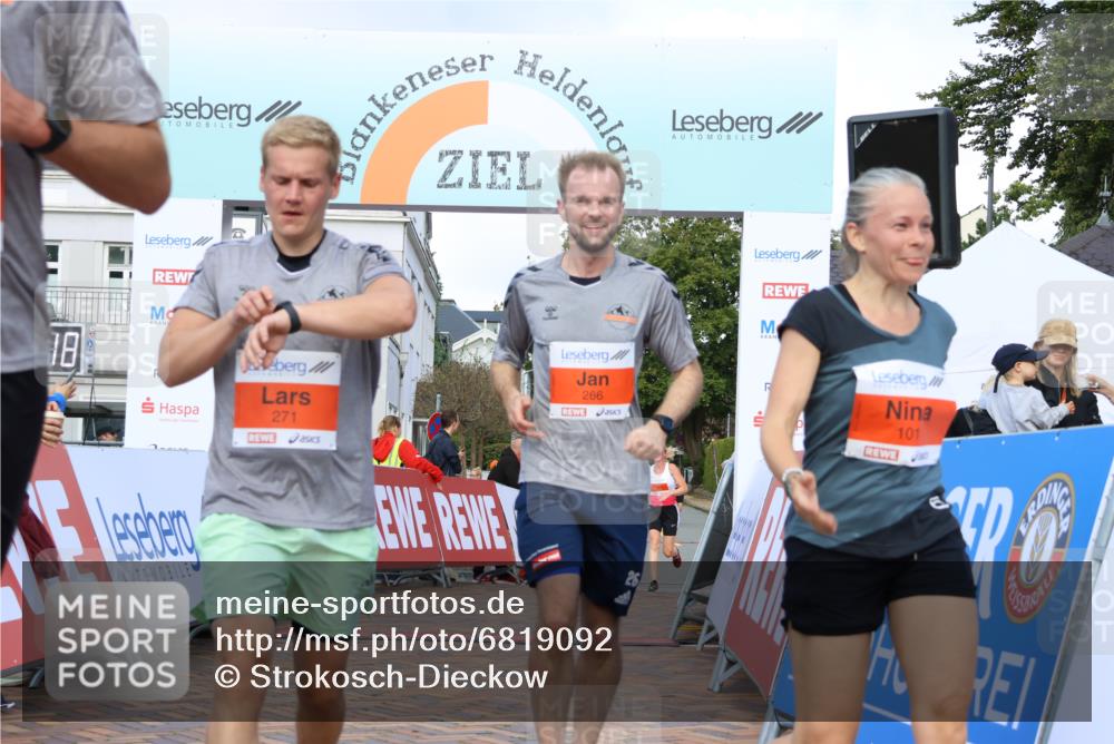 25.08.2024 - 20. Blankeneser Heldenlauf Strokosch-Dieckow http://msf.ph/oto/6819092 25.08.2024 09:45:51 Ziel 101, 171, 243, 266, 271, 273 meine-sportfotos.de