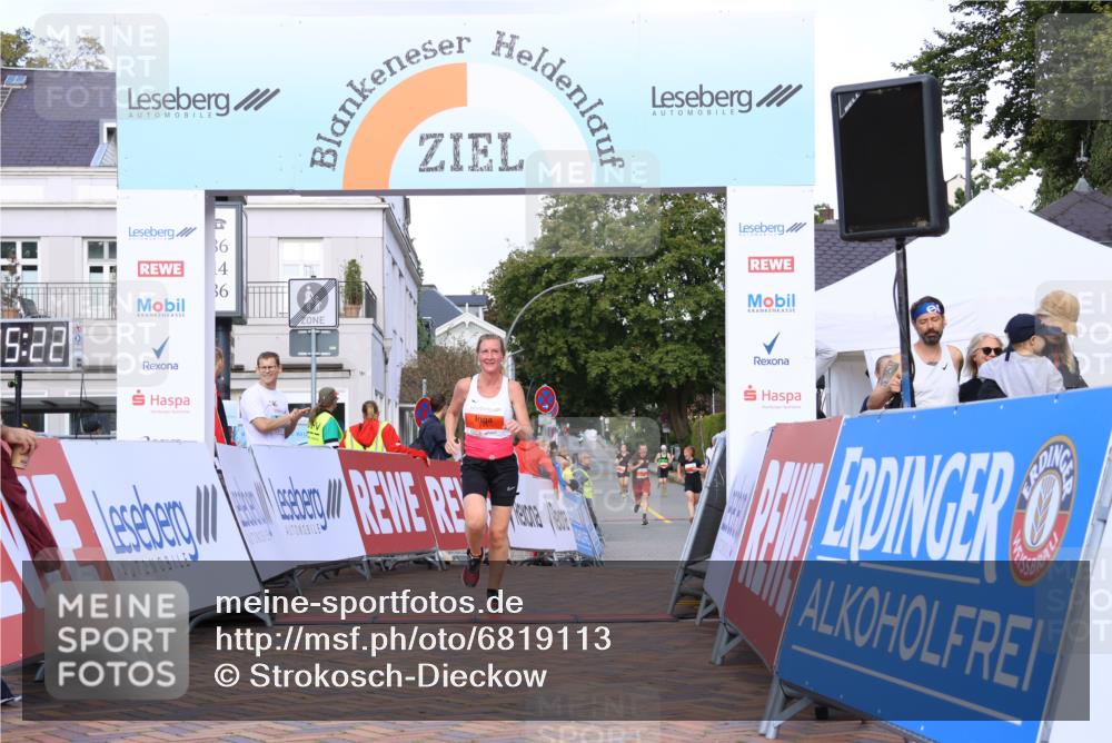 25.08.2024 - 20. Blankeneser Heldenlauf Strokosch-Dieckow http://msf.ph/oto/6819113 25.08.2024 09:45:55 Ziel 101, 171, 243, 266, 271, 273 meine-sportfotos.de