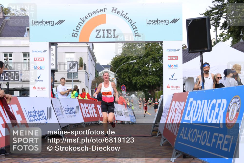 25.08.2024 - 20. Blankeneser Heldenlauf Strokosch-Dieckow http://msf.ph/oto/6819123 25.08.2024 09:45:55 Ziel 101, 171, 243, 266, 271, 273 meine-sportfotos.de