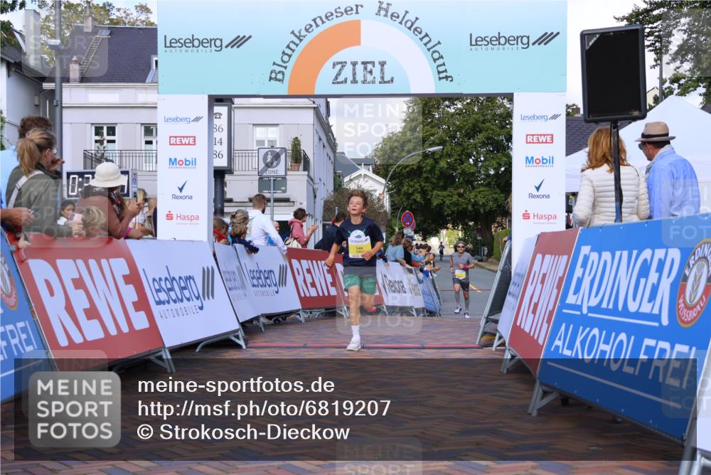25.08.2024 - 20. Blankeneser Heldenlauf Strokosch-Dieckow http://msf.ph/oto/6819207 25.08.2024 10:21:02 Ziel 6348, 6462, 6520 meine-sportfotos.de