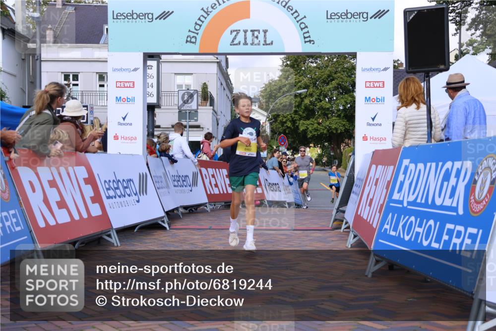 25.08.2024 - 20. Blankeneser Heldenlauf Strokosch-Dieckow http://msf.ph/oto/6819244 25.08.2024 10:21:03 Ziel 6348, 6359, 6462, 6520 meine-sportfotos.de