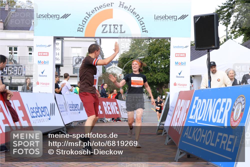 25.08.2024 - 20. Blankeneser Heldenlauf Strokosch-Dieckow http://msf.ph/oto/6819269 25.08.2024 09:46:03 Ziel 188, 243, 249 meine-sportfotos.de