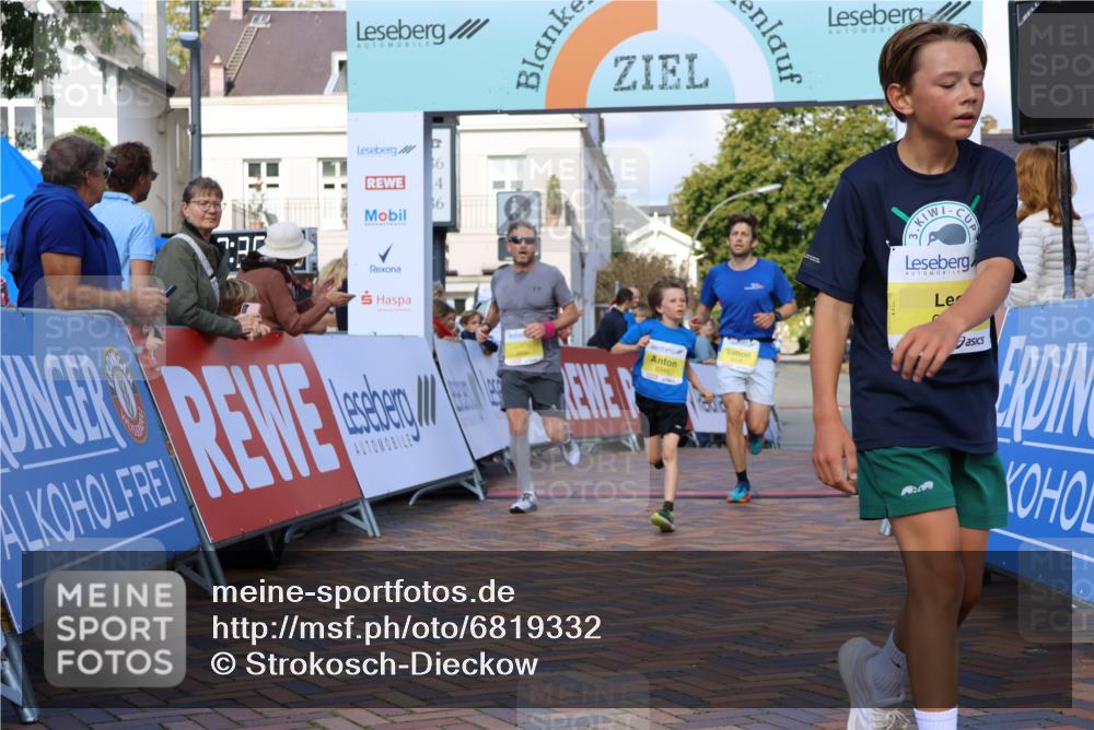 25.08.2024 - 20. Blankeneser Heldenlauf Strokosch-Dieckow http://msf.ph/oto/6819332 25.08.2024 10:21:06 Ziel 6348, 6359, 6462, 6520 meine-sportfotos.de