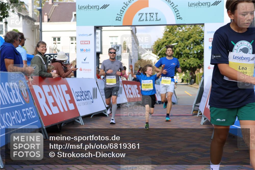 25.08.2024 - 20. Blankeneser Heldenlauf Strokosch-Dieckow http://msf.ph/oto/6819361 25.08.2024 10:21:07 Ziel 6348, 6359, 6462, 6520 meine-sportfotos.de